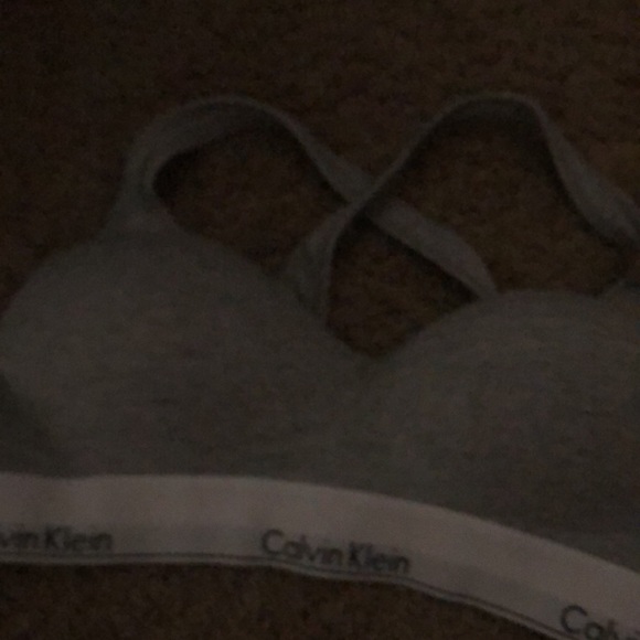 Calvin Klein bra, never worn, no stains no damage - Picture 2 of 3